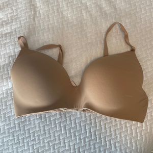 EUC Victoria’s Secret No-wire Bra with Convertible Straps